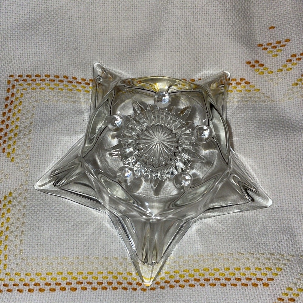 Vintage 1930’s cut Star-Shaped Glass Candle Holders. - Picture 5 of 7
